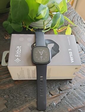 Fitbit Versa 3 Fitness Smartwatch Bundle
